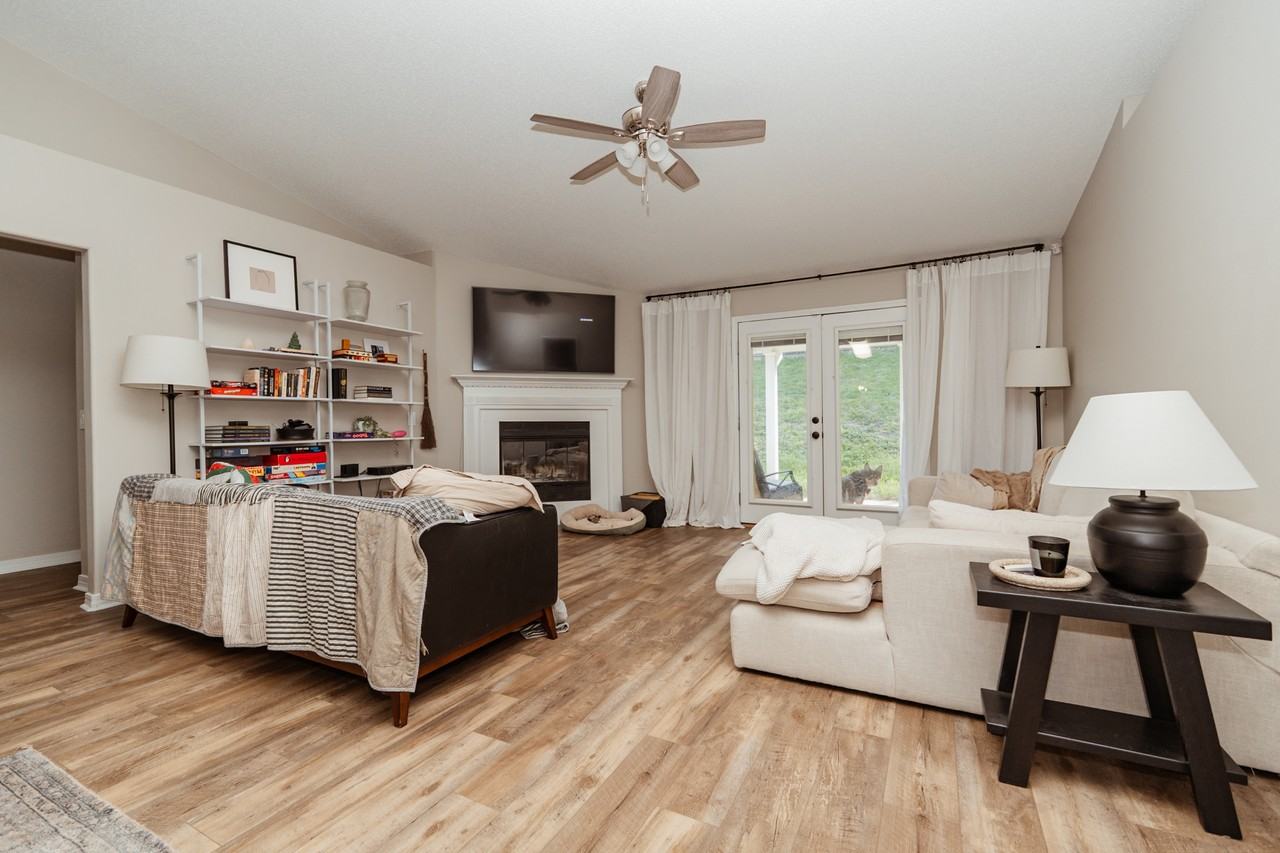 415 Bobby Dr #1 - Photo 5 of 27