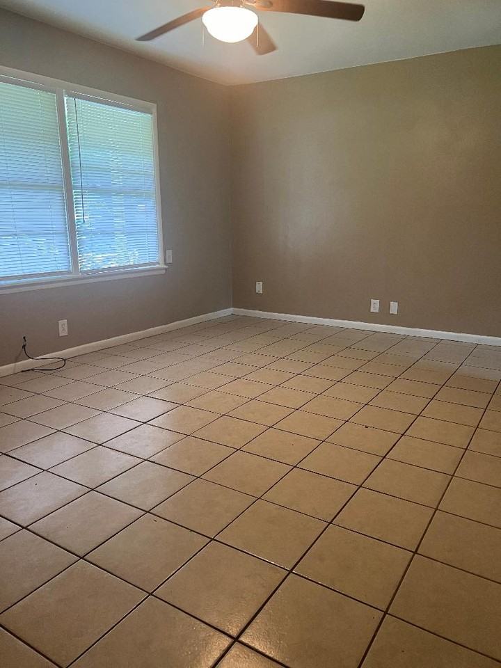 1107 Pirtle St #1 - Photo 2 of 15