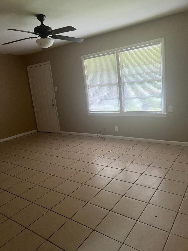 1107 Pirtle St #1 - Photo 3 of 15