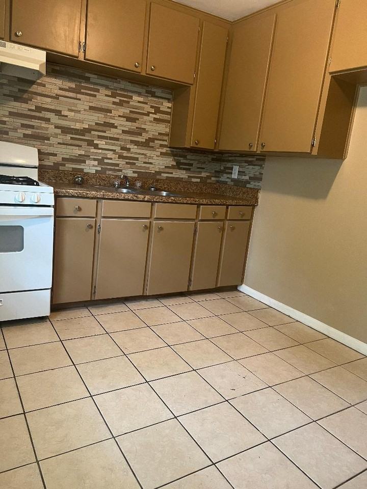 1107 Pirtle St #1 - Photo 5 of 15