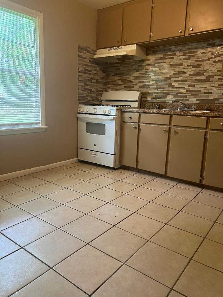 1107 Pirtle St #1 - Photo 6 of 15