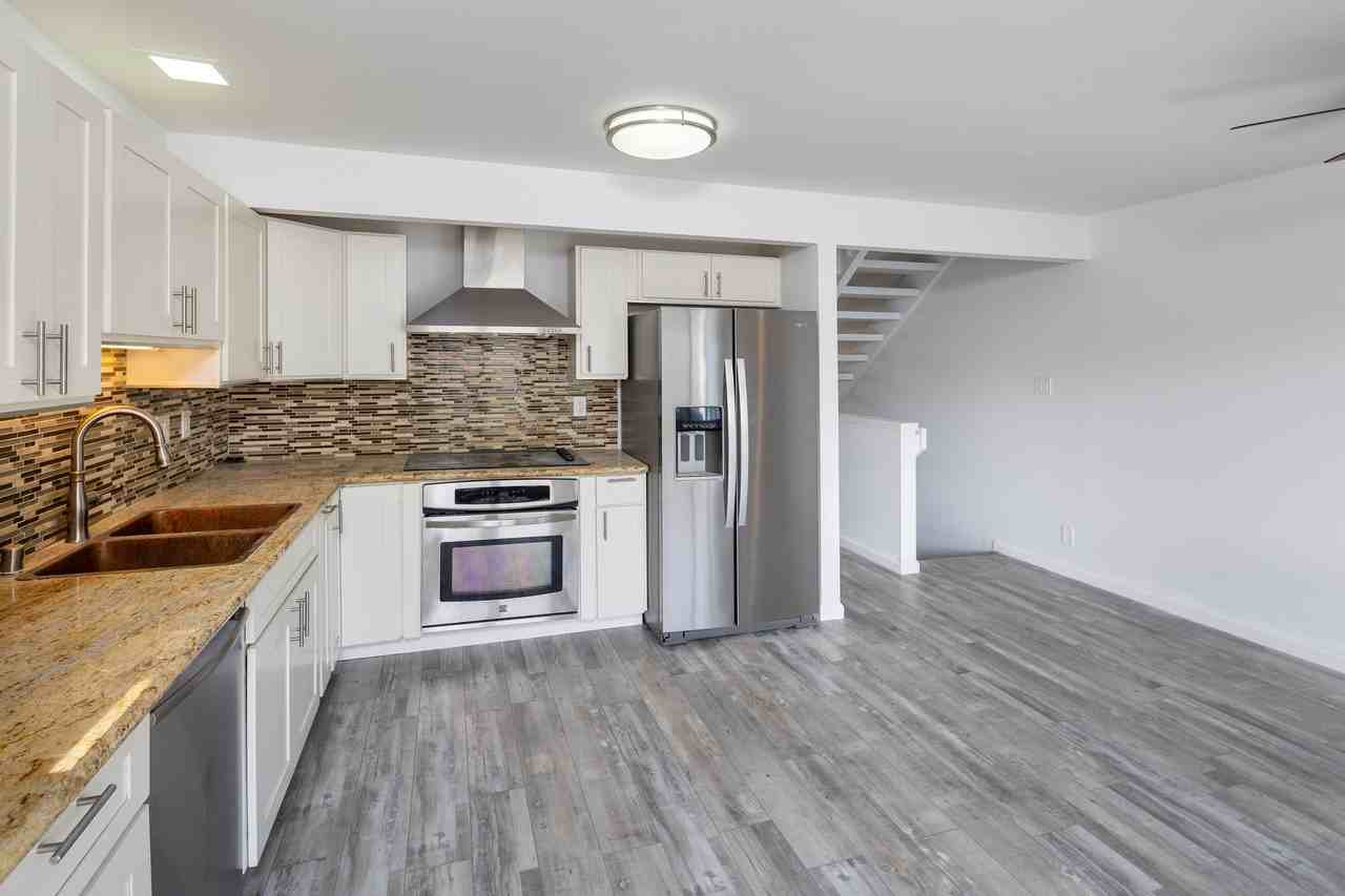 1098 Kumukumu St #B - Photo 4 of 22