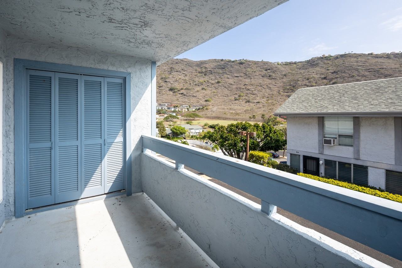 1098 Kumukumu St #B - Photo 5 of 22