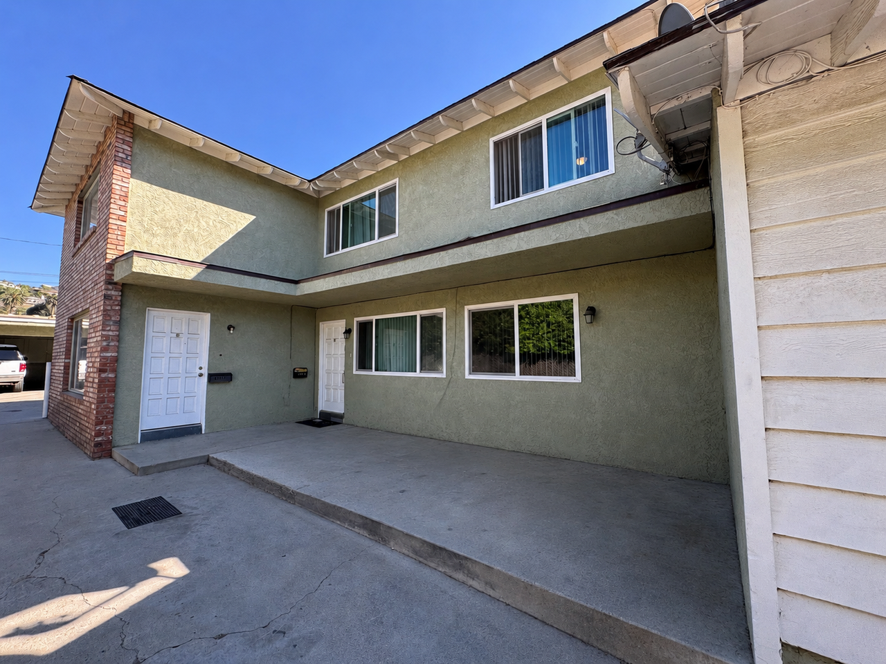 211 E Santa Paula St #B - Photo 2 of 24