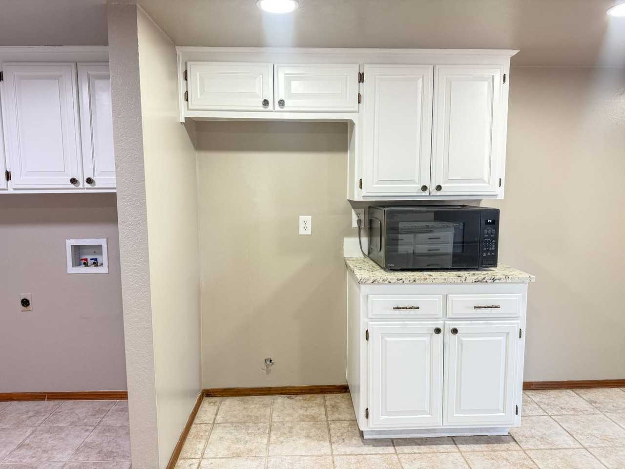 213 Woodbridge Cir - Photo 4 of 25