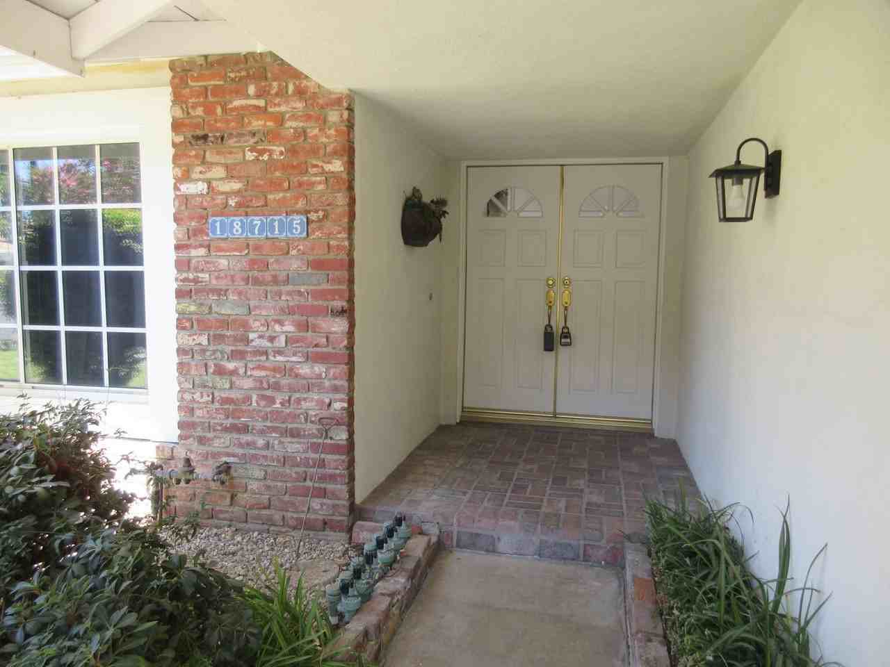 18715 Braemore Rd - Photo 2 of 40