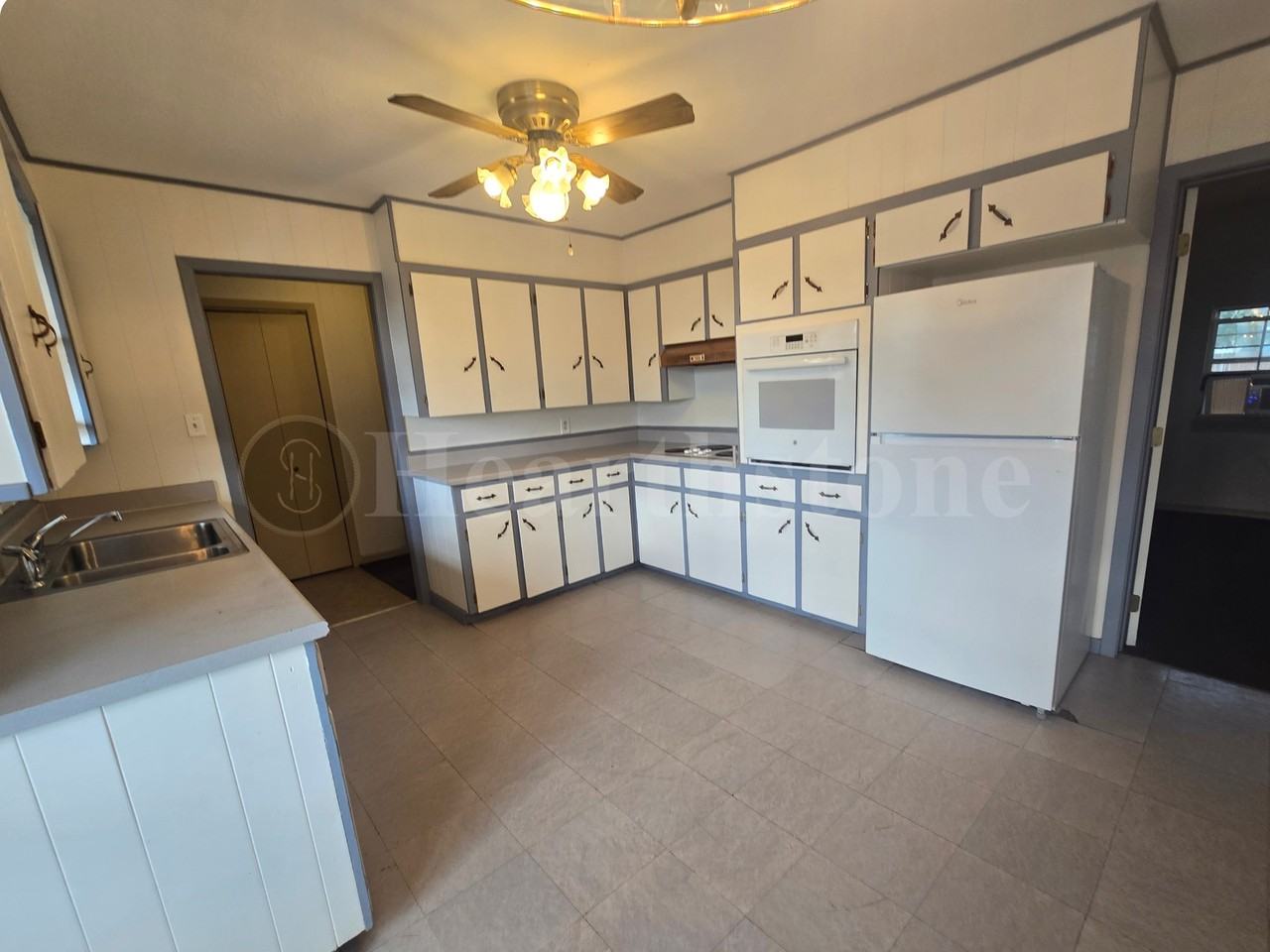 212 N Globe Ave #1 - Photo 3 of 24