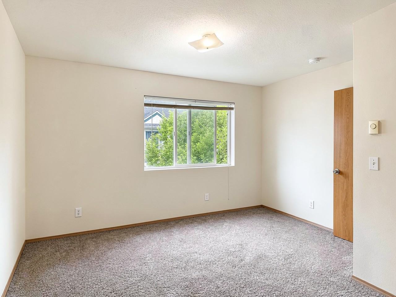 1421 Ne 118th Ave #9 - Photo 3 of 17