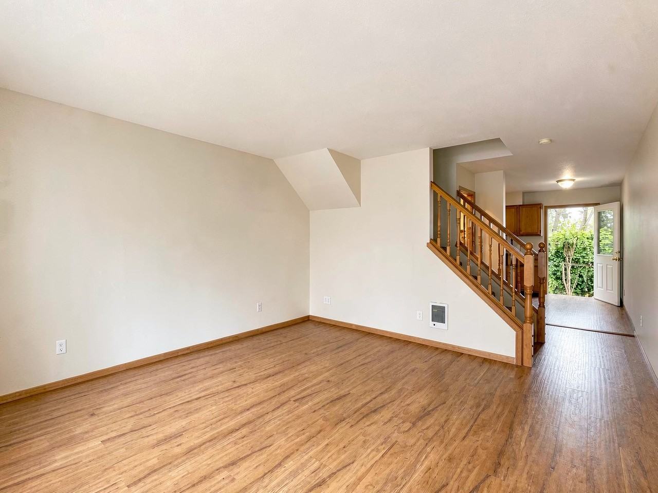 1421 Ne 118th Ave #9 - Photo 4 of 17