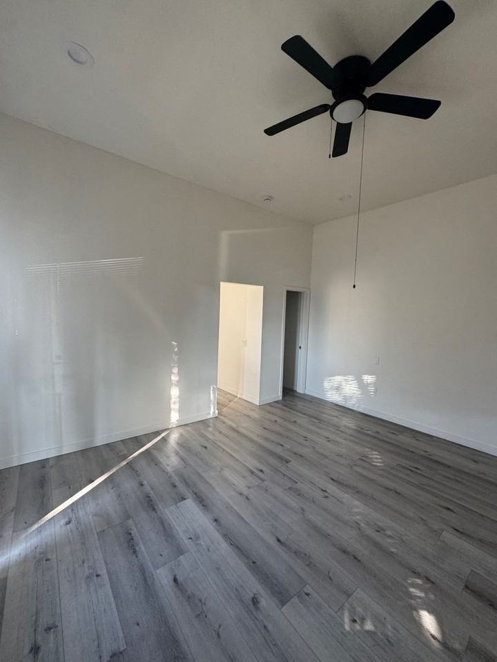 2602 Newton Ave #1 - Photo 3 of 19