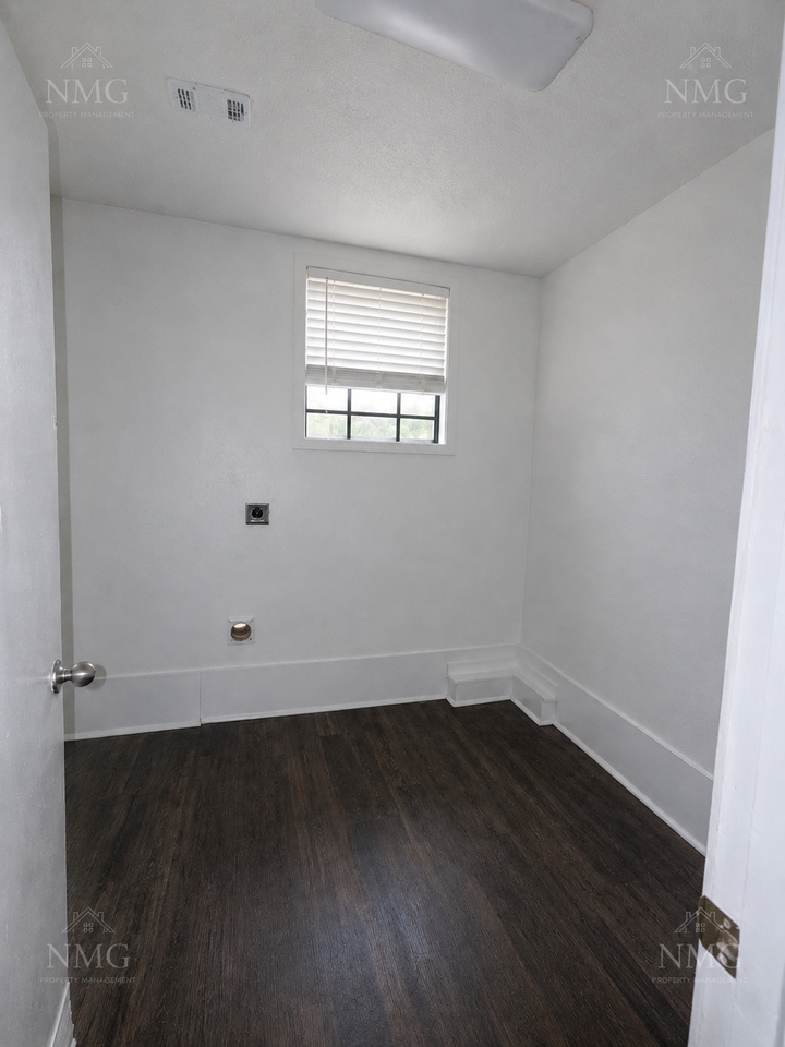 2729 Carleton St #1 - Photo 7 of 14