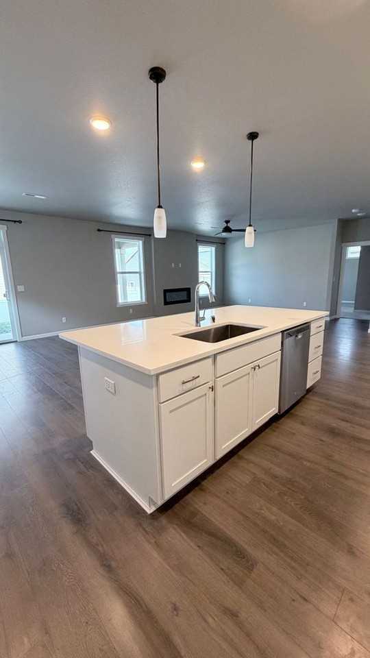 7110 S Hever St - Photo 6 of 20