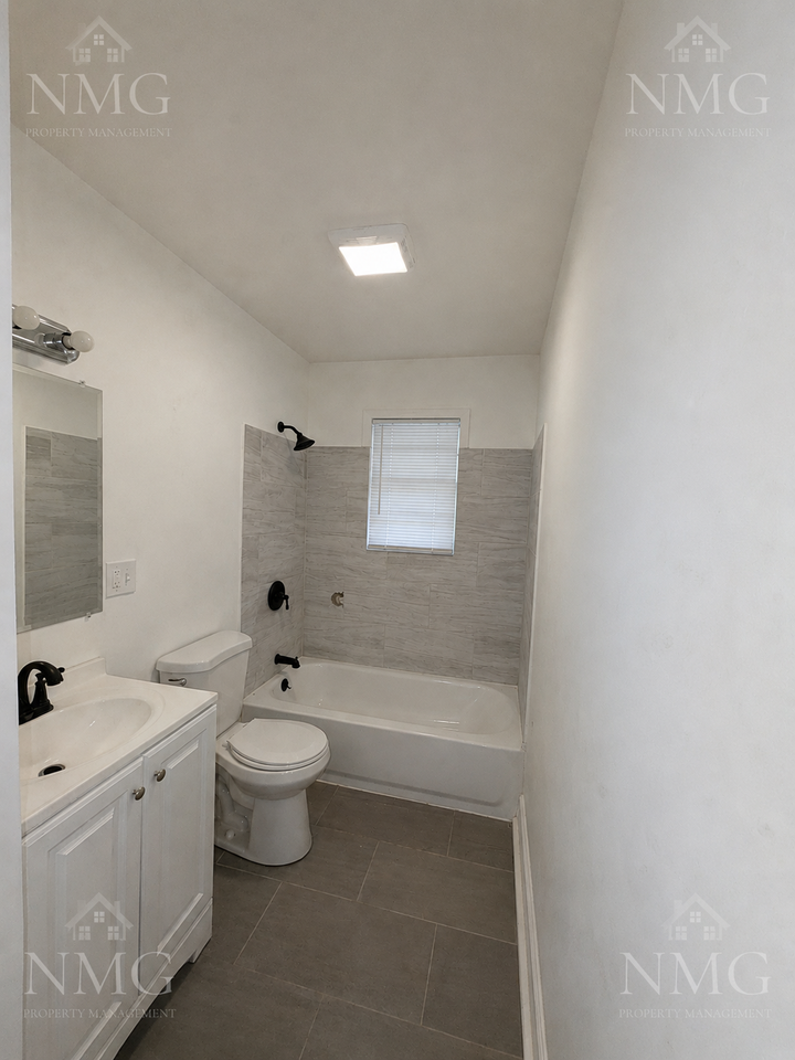 3084 Fleetwood Dr #1 - Photo 5 of 16