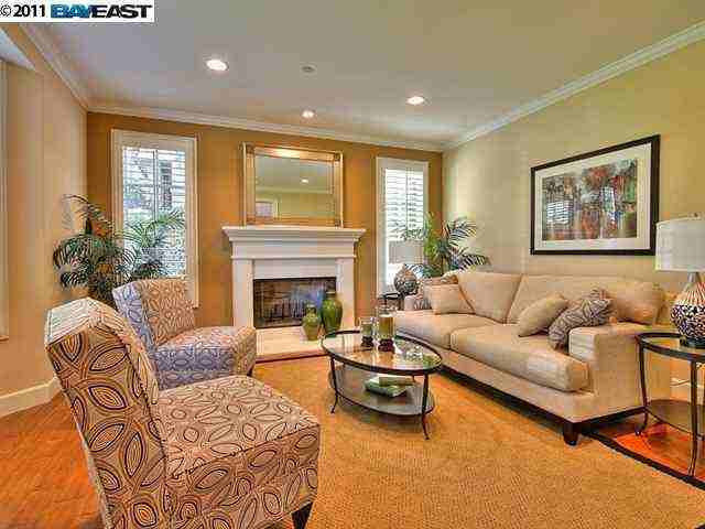 223 Mission Tierra Pl #1 - Photo 2 of 22