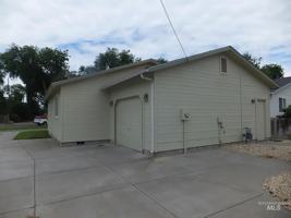 featured image of 310 E 8th N #1