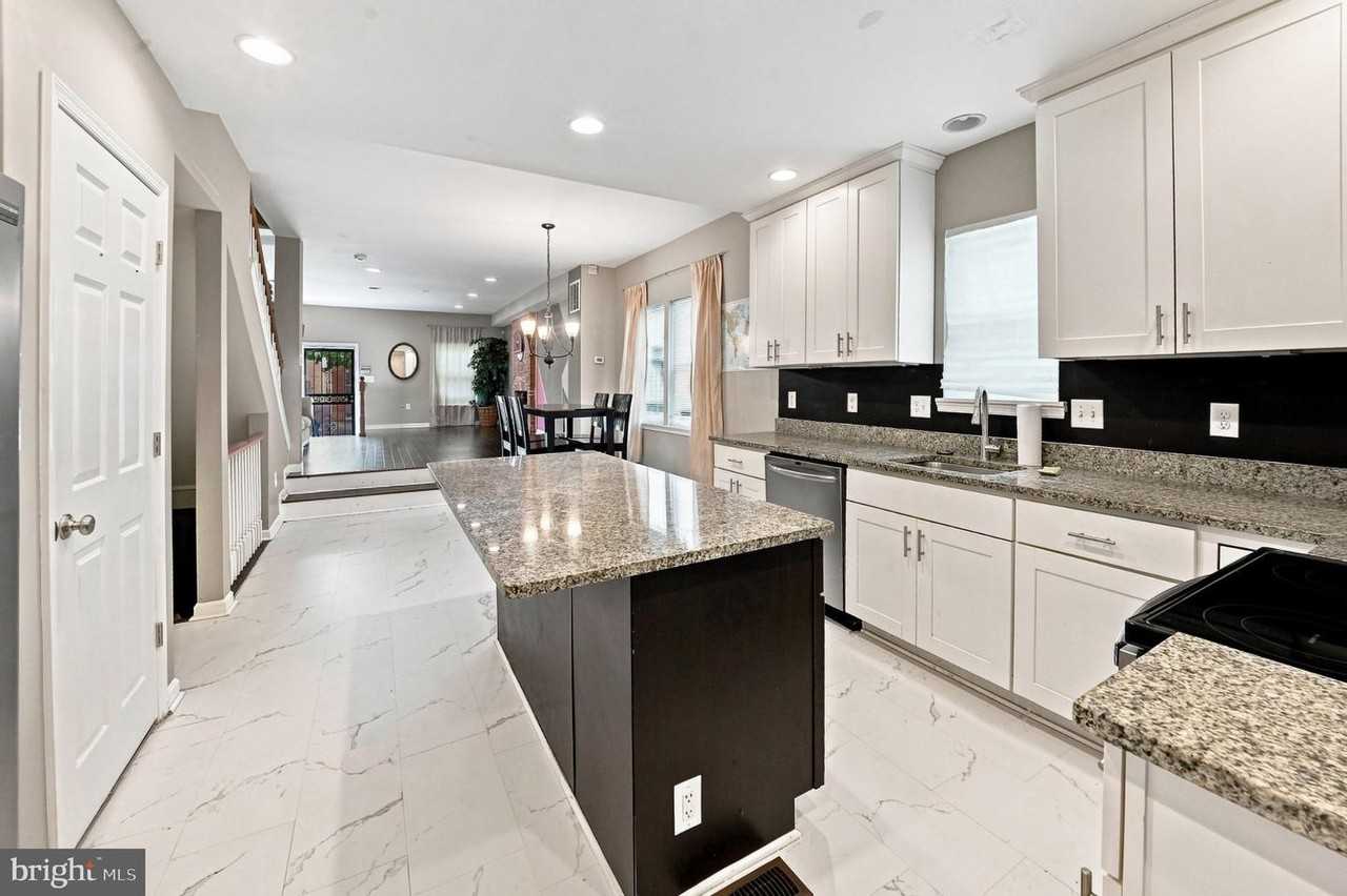 231 N Chester St - Photo 2 of 18
