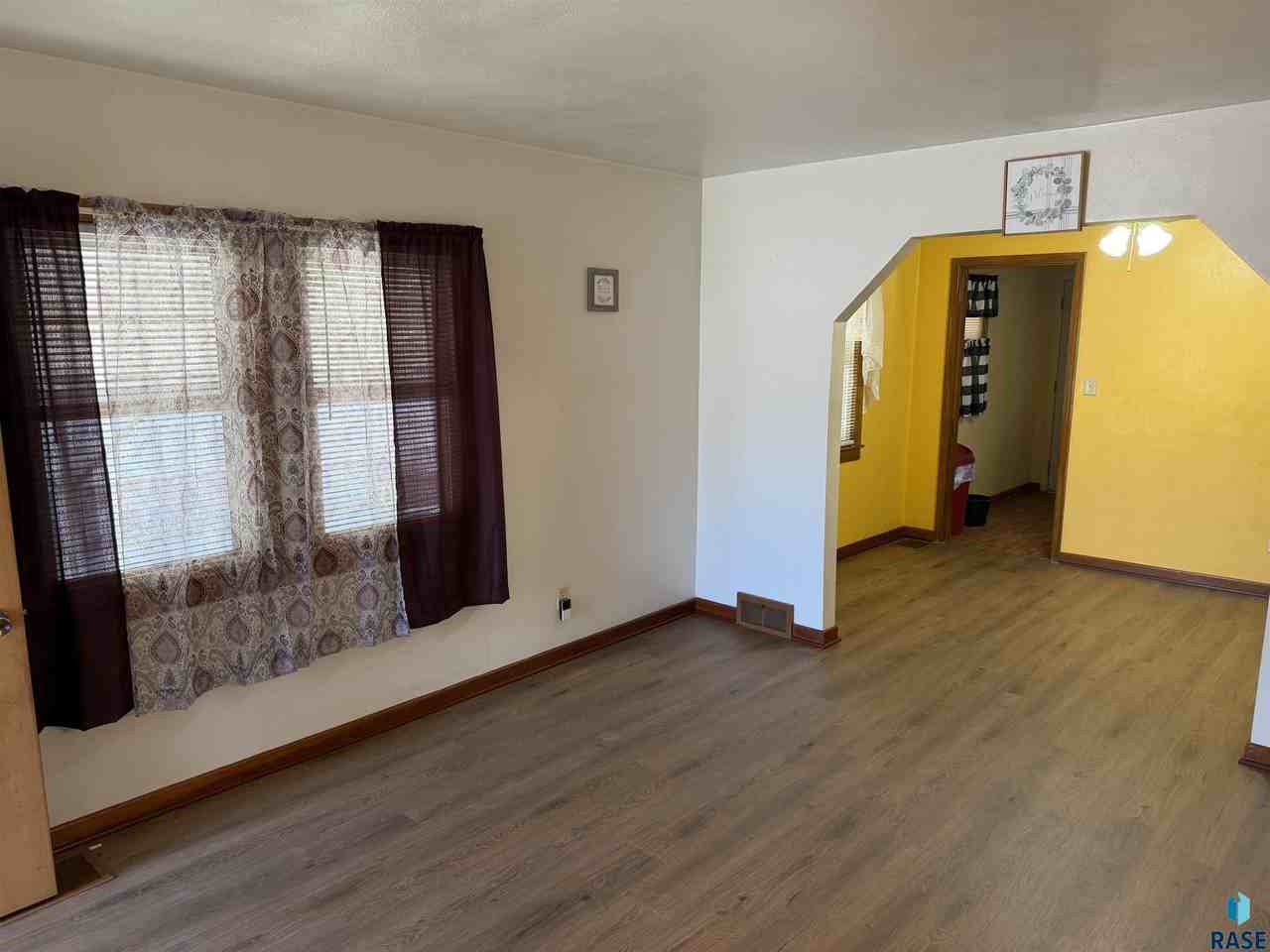 519 N Wayland Ave - Photo 2 of 20