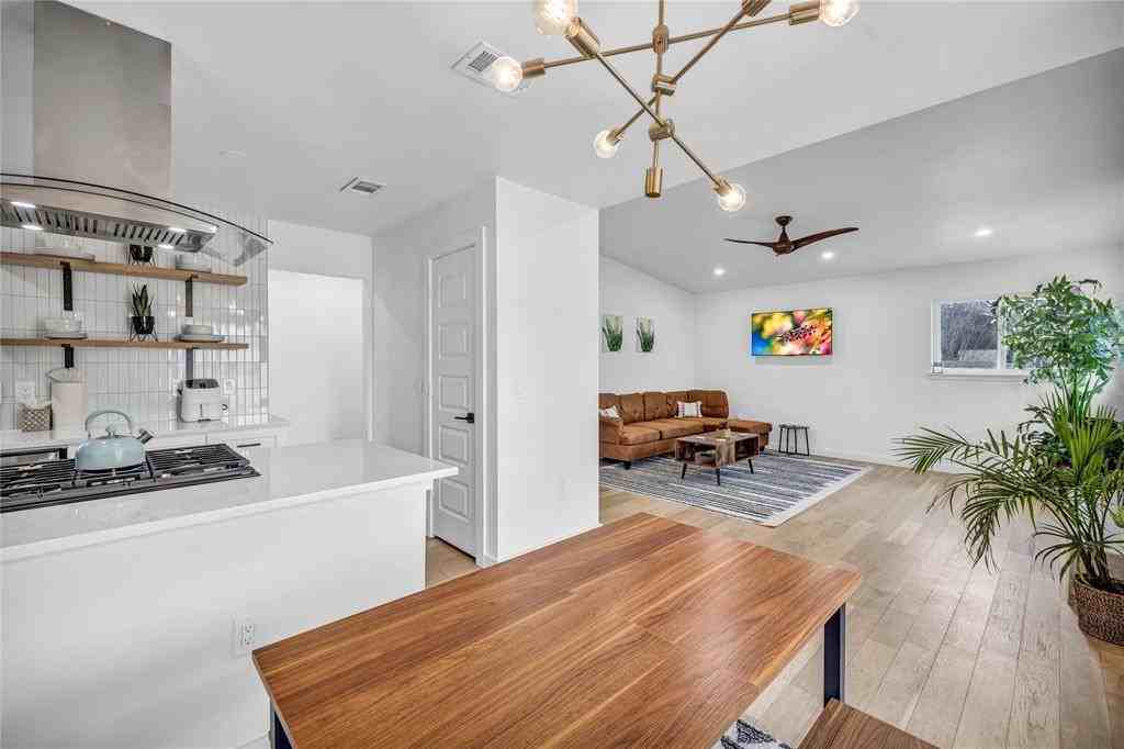 10601 Walnut Bend Dr - Photo 4 of 17
