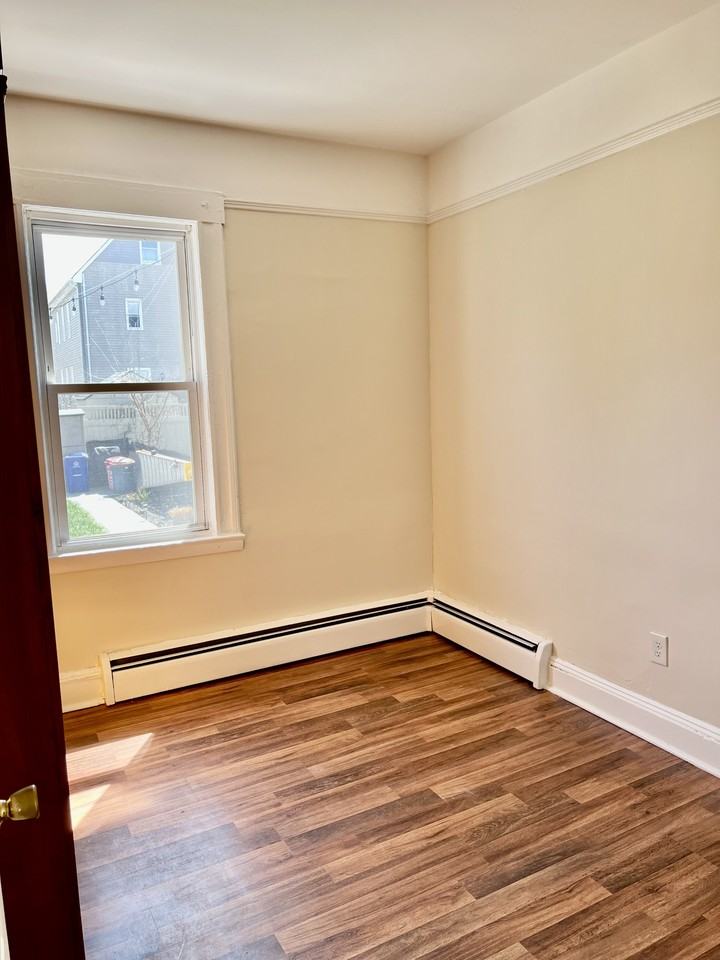 136 Division Ave - Photo 2 of 10