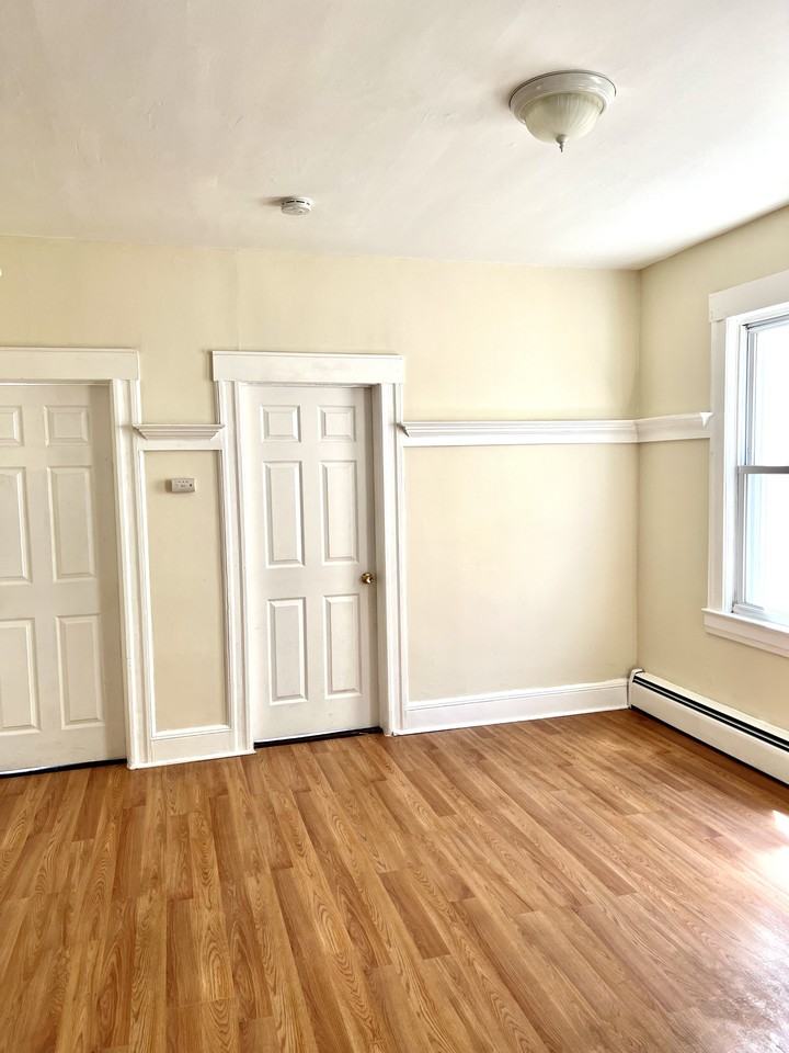 136 Division Ave - Photo 3 of 10