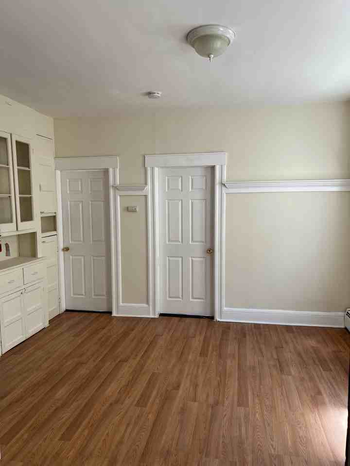 136 Division Ave - Photo 4 of 10