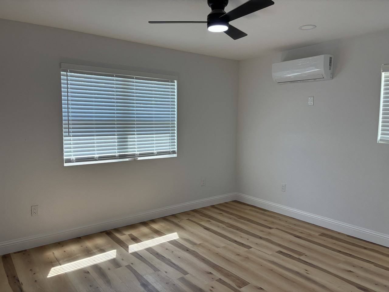 205 N Main St - Photo 4 of 9
