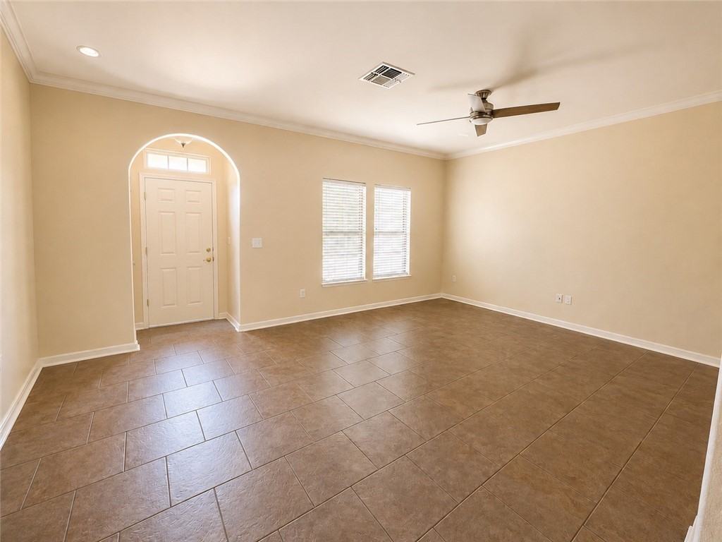 1124 Imperial St - Photo 2 of 11