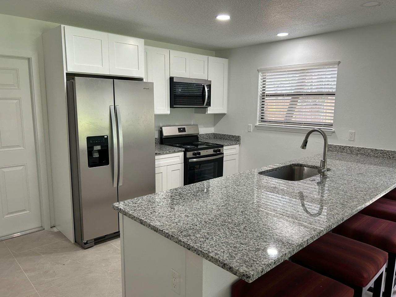 Eastover Cir - Photo 2 of 24