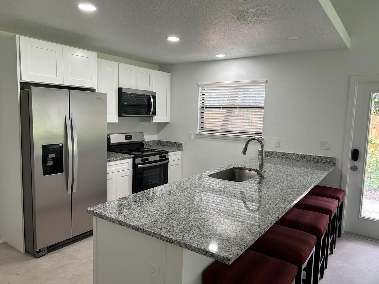 Eastover Cir - Photo 4 of 24