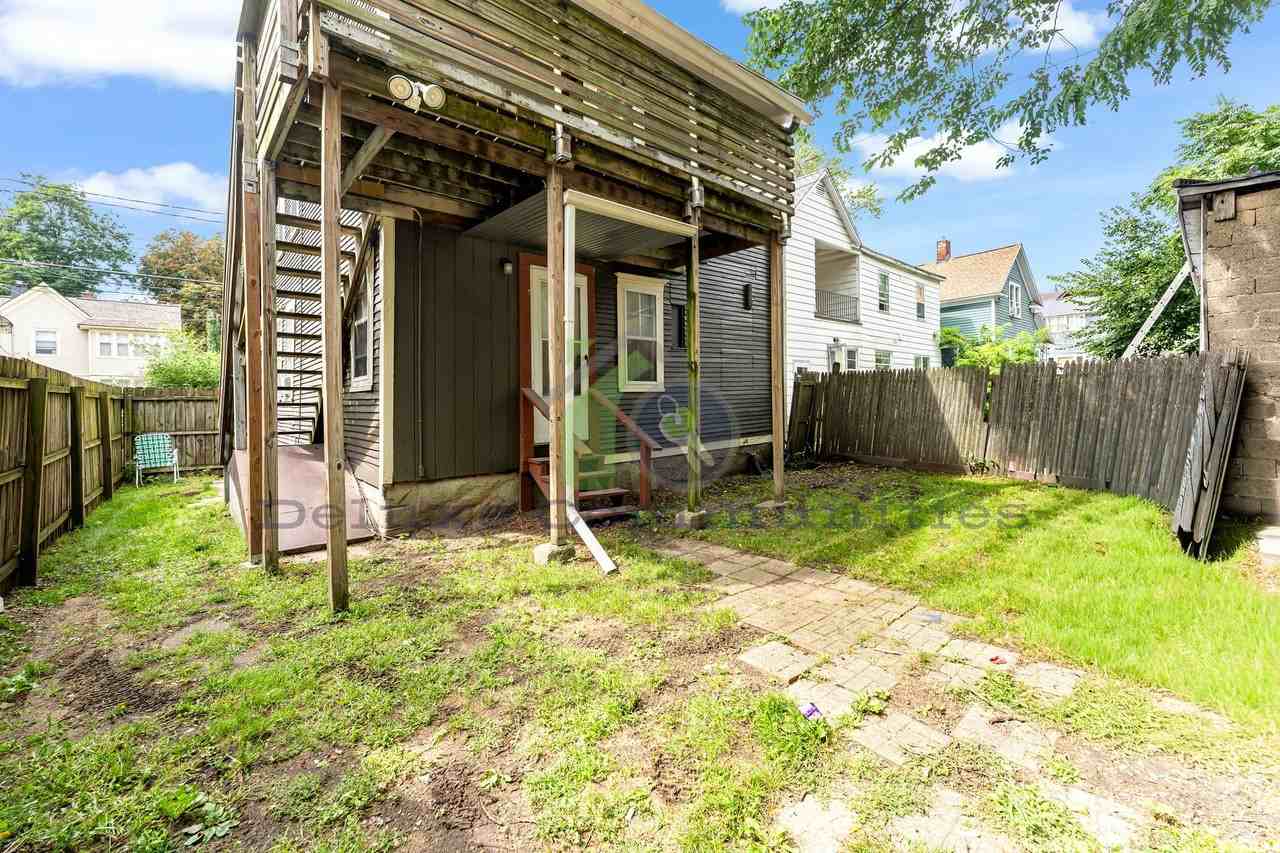 344 - 346 Diamond Ave SE - Photo 2 of 3
