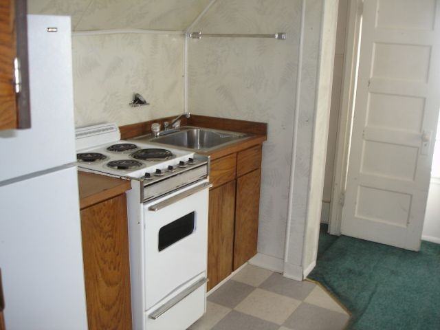 307 S 28th St #03 - Photo 2 of 4