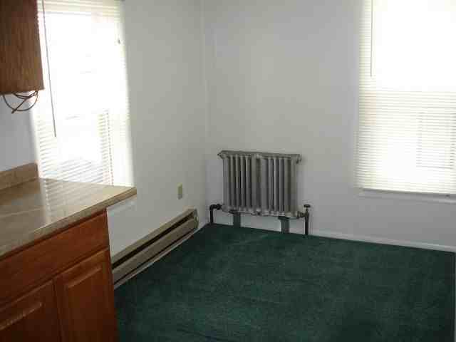 307 S 28th St #03 - Photo 3 of 4