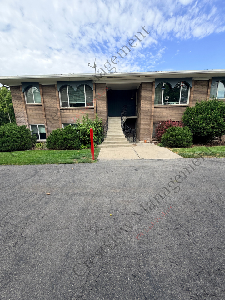 549 E Stringham Ave #B