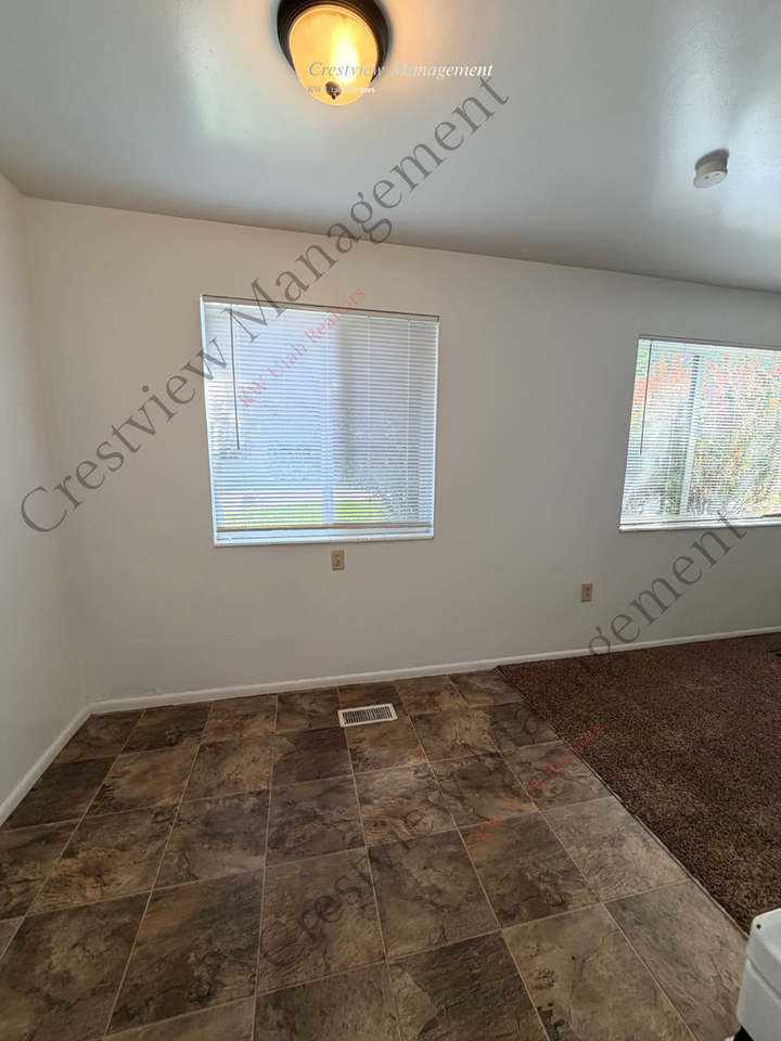 549 E Stringham Ave #B - Photo 5 of 20
