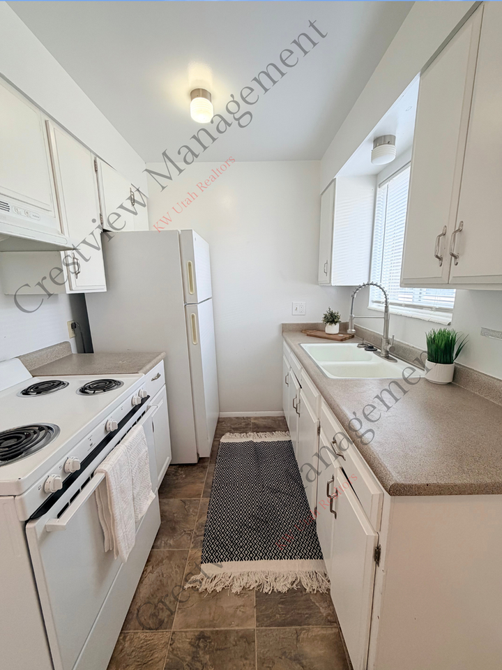 549 E Stringham Ave #B - Photo 6 of 20