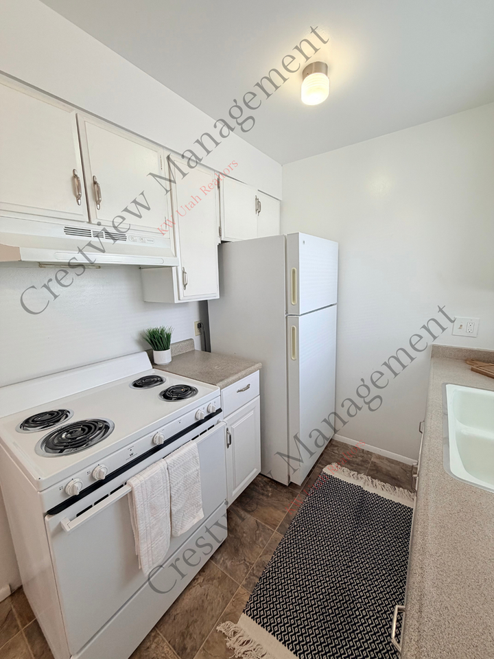 549 E Stringham Ave #B - Photo 7 of 20