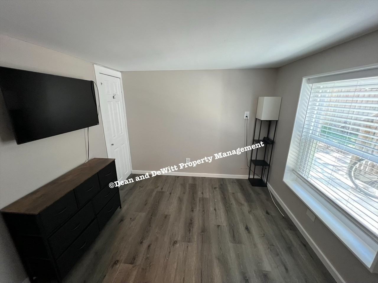 921 Jackson St N #1 - Photo 5 of 20