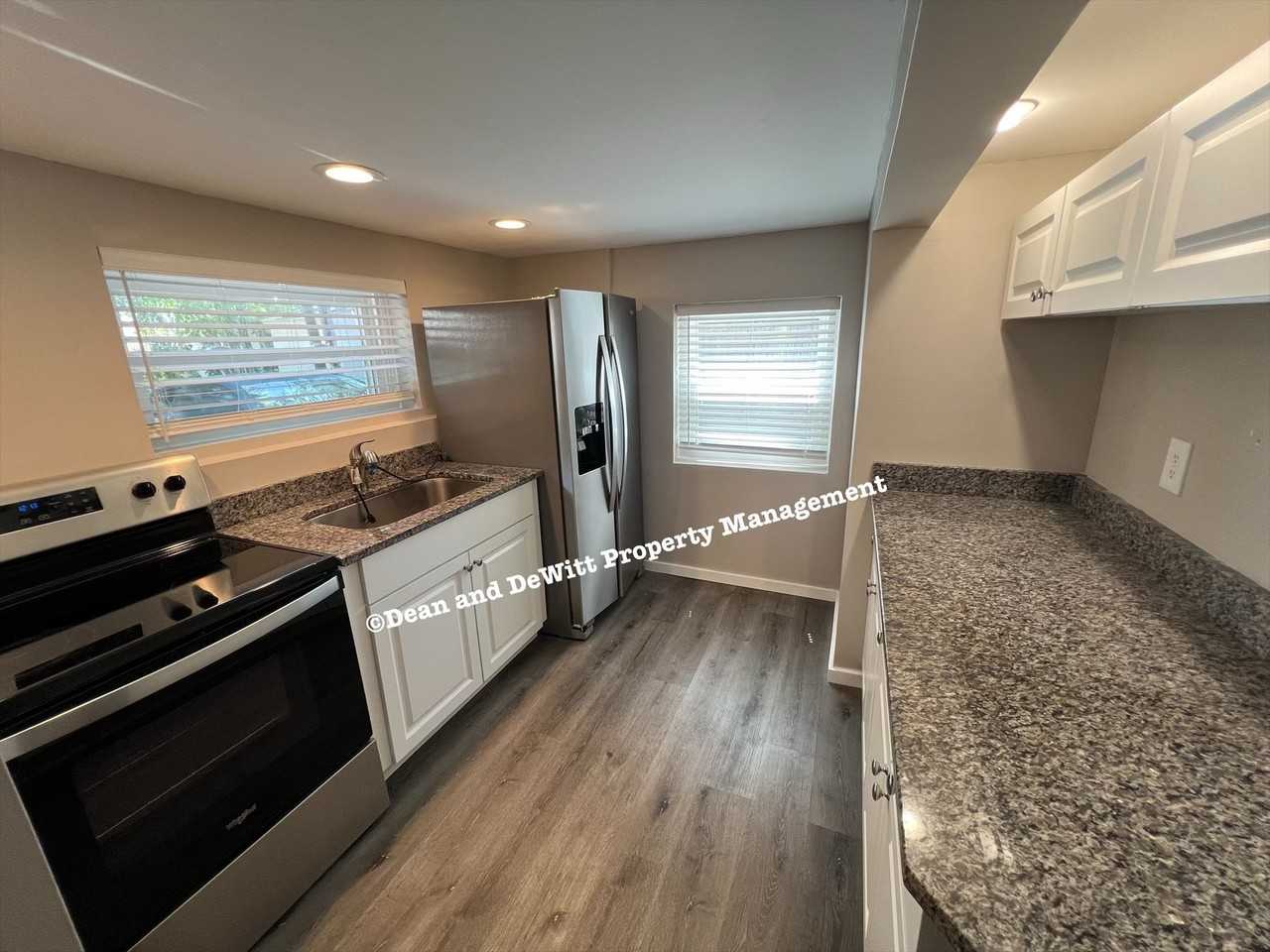 921 Jackson St N #1 - Photo 6 of 20