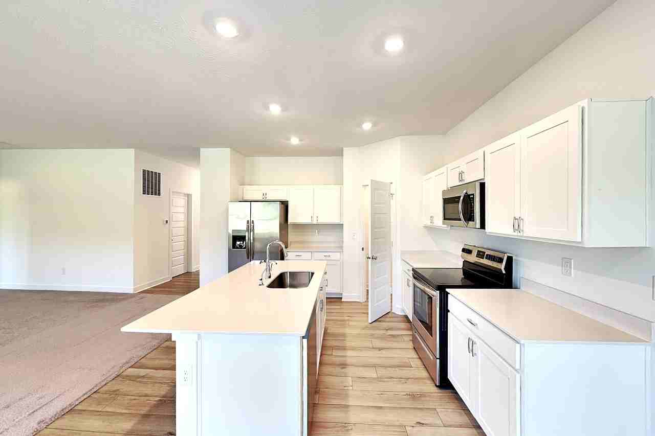 842 Holmdale Dr - Photo 2 of 13