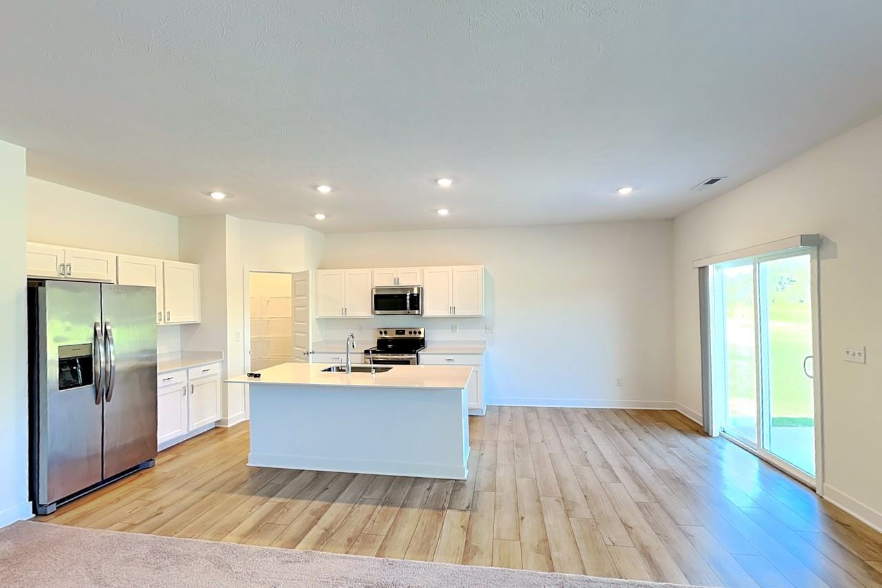 842 Holmdale Dr - Photo 3 of 13