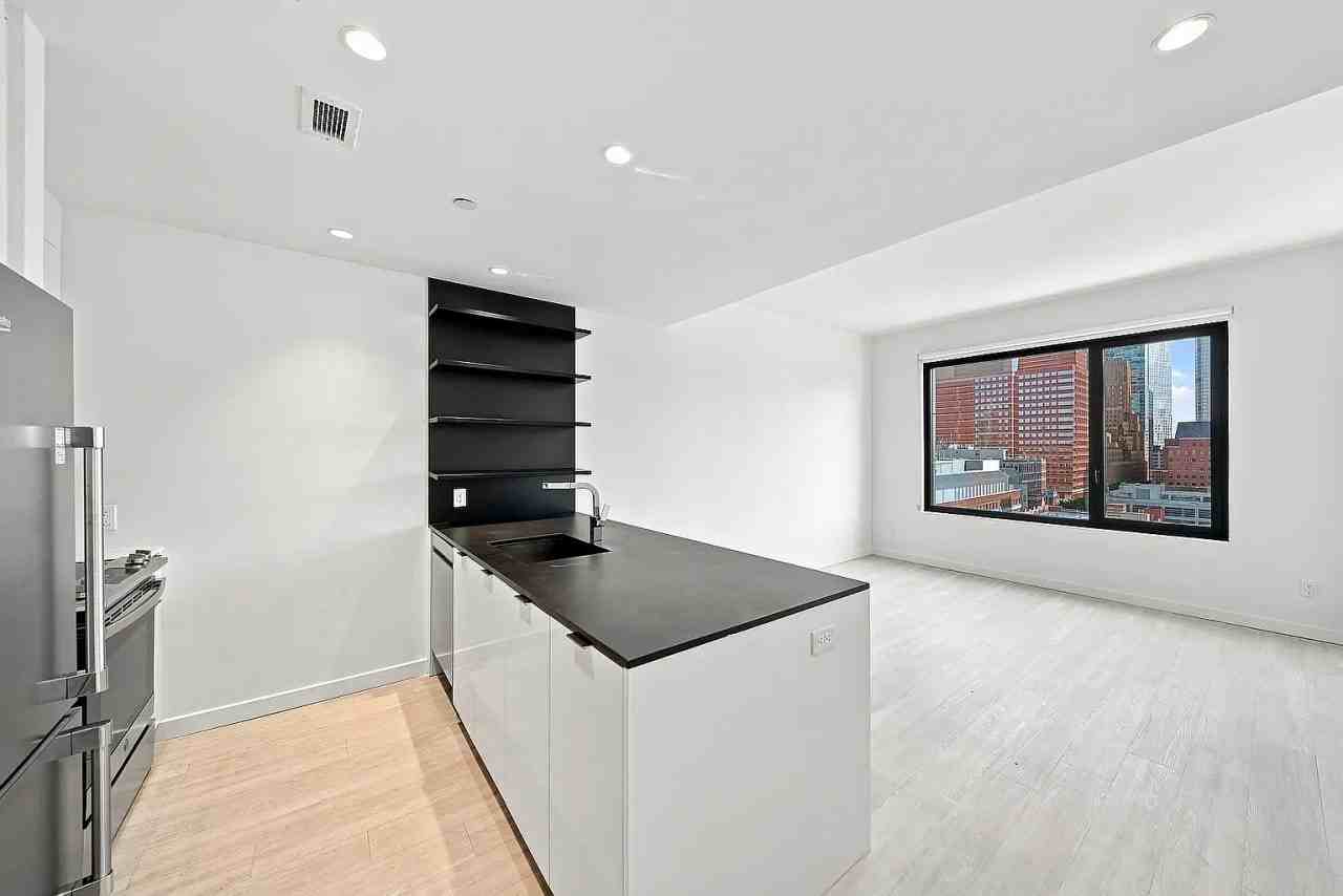 25 Chapel St Fl 4d - Photo 2 of 5