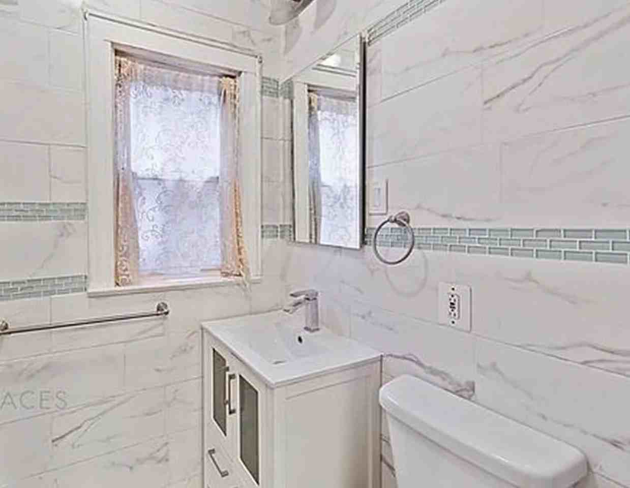 5048 45th St - Photo 2 of 6