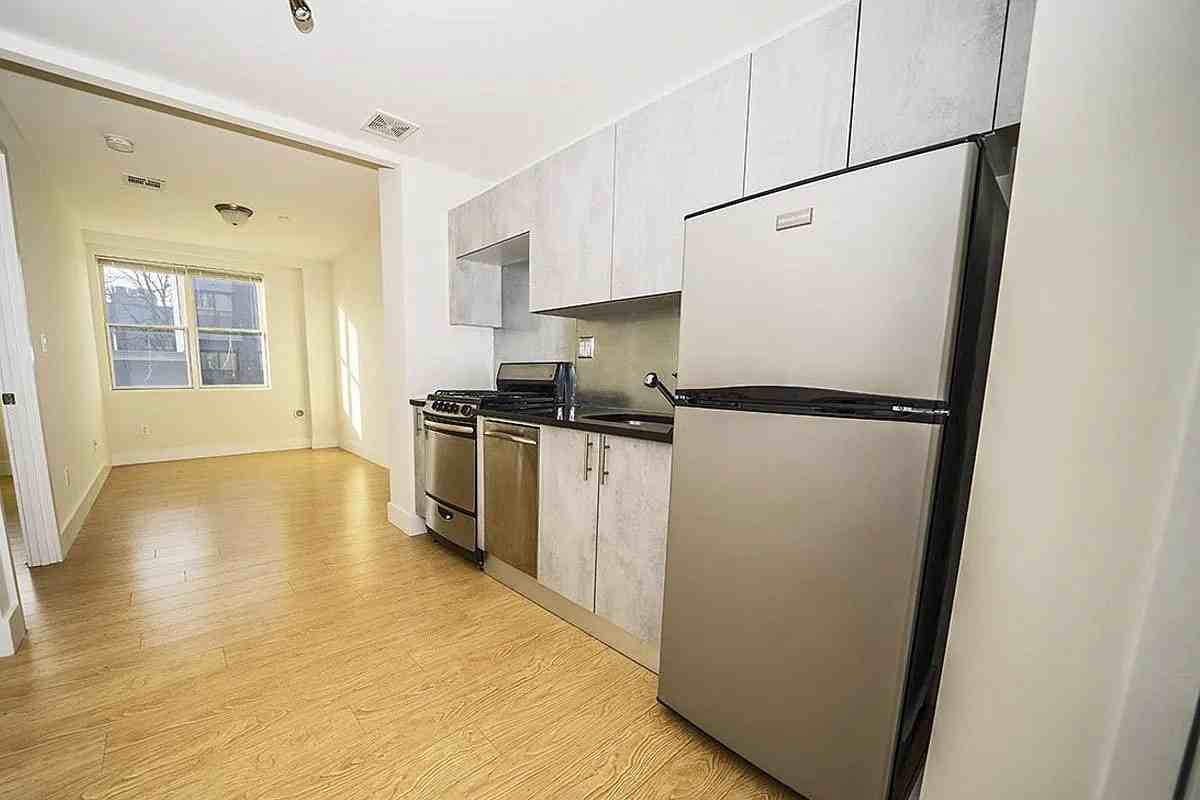 873 Monroe St #10 - Photo 2 of 5