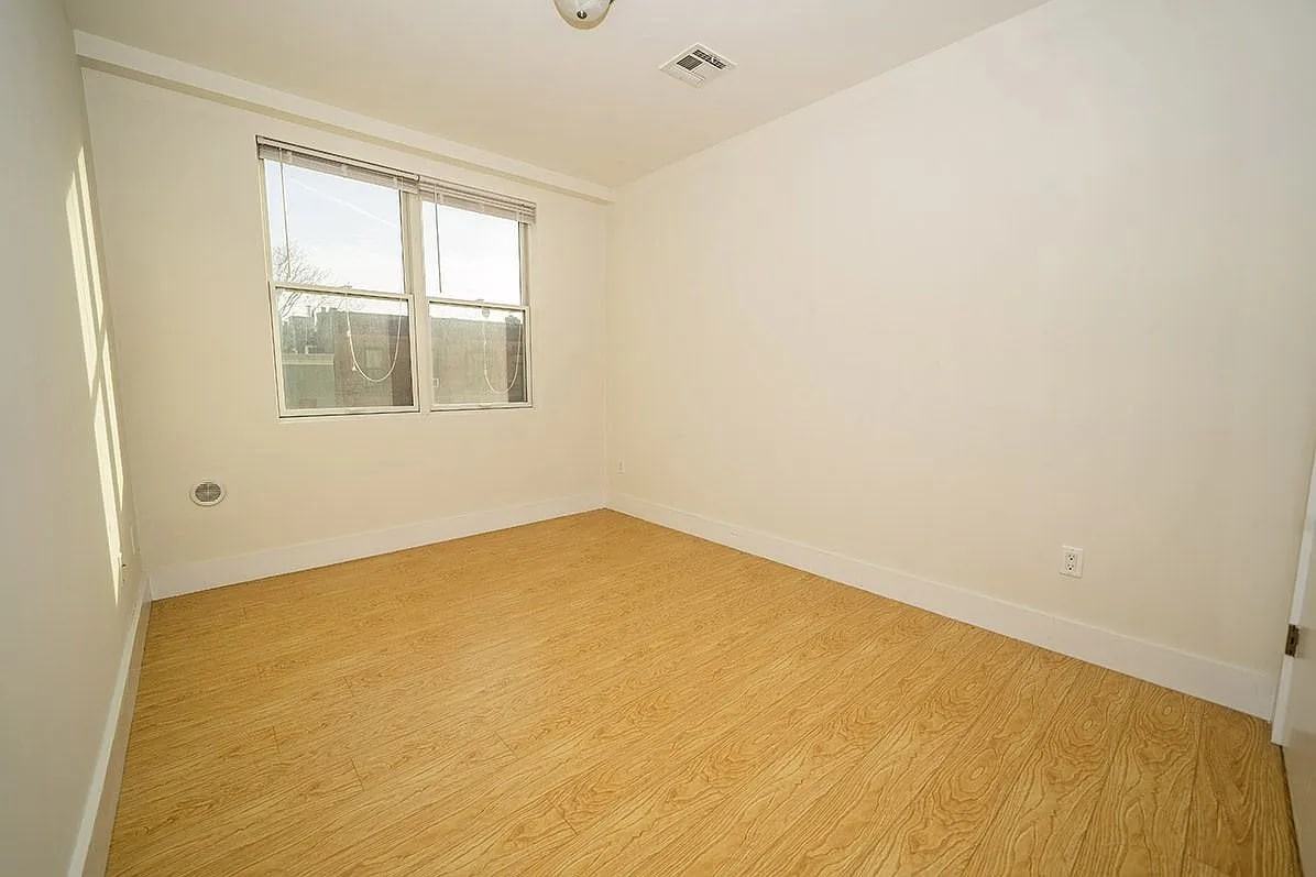 873 Monroe St #10 - Photo 4 of 5
