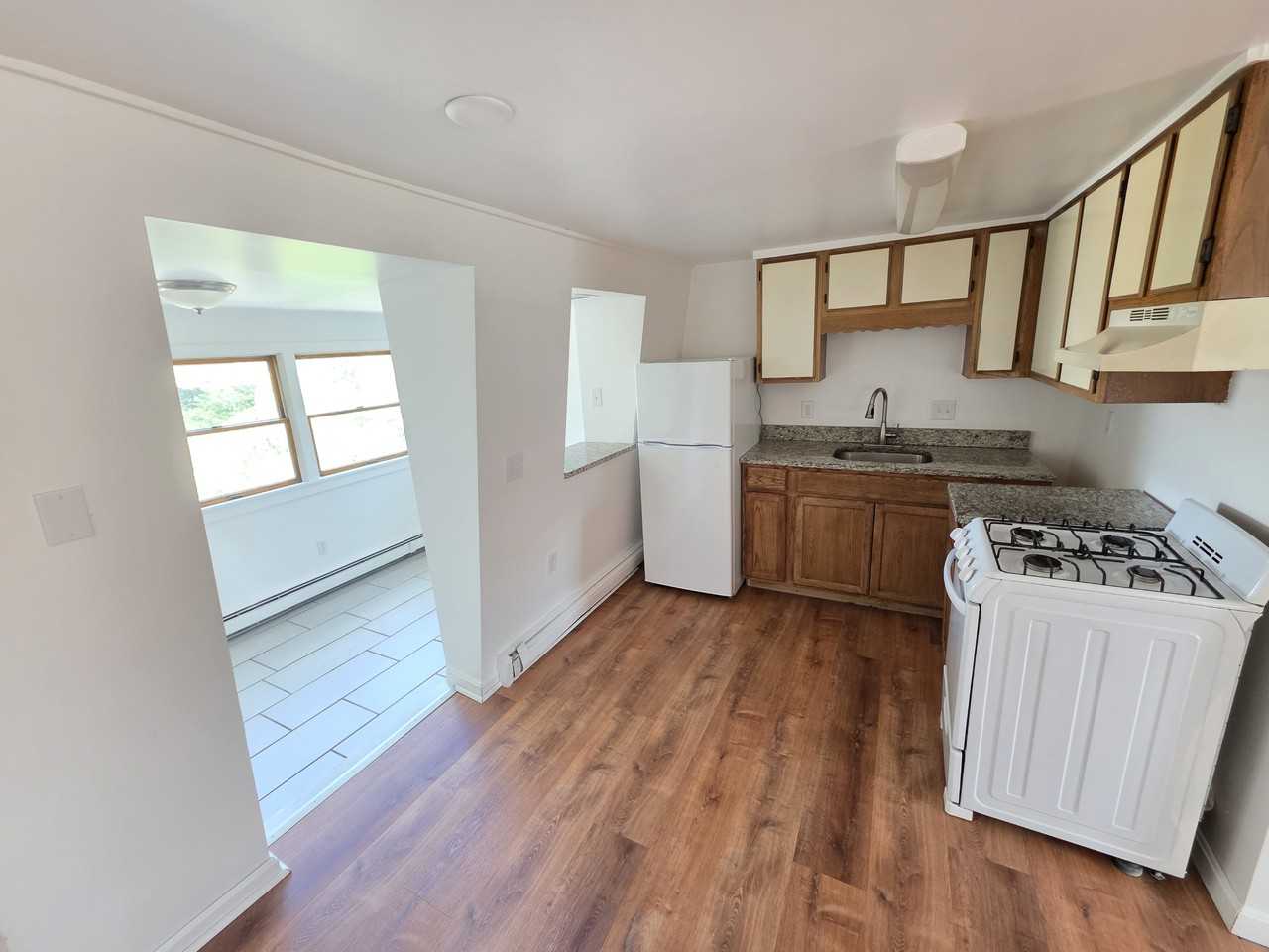579 Park Ave - Photo 3 of 9
