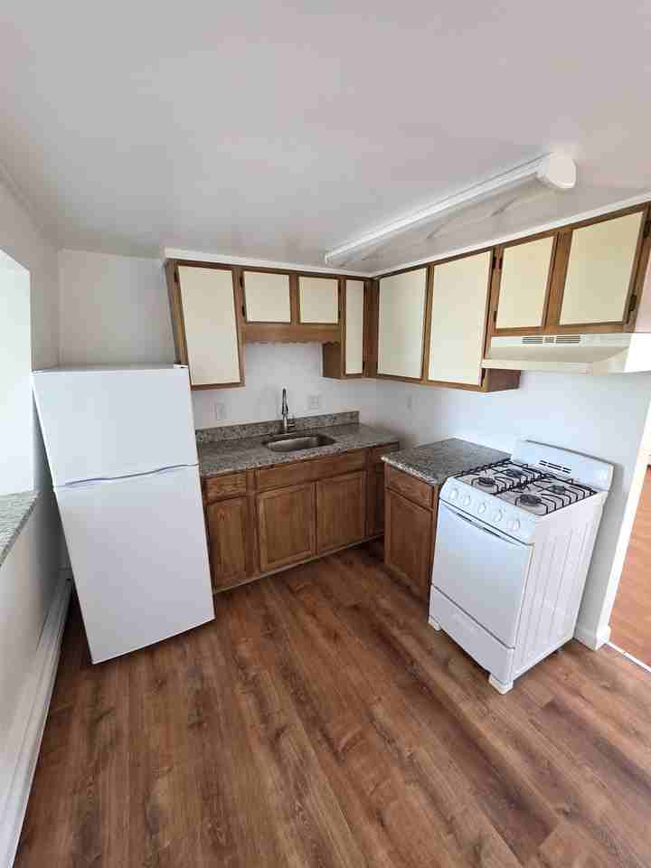 579 Park Ave - Photo 4 of 9