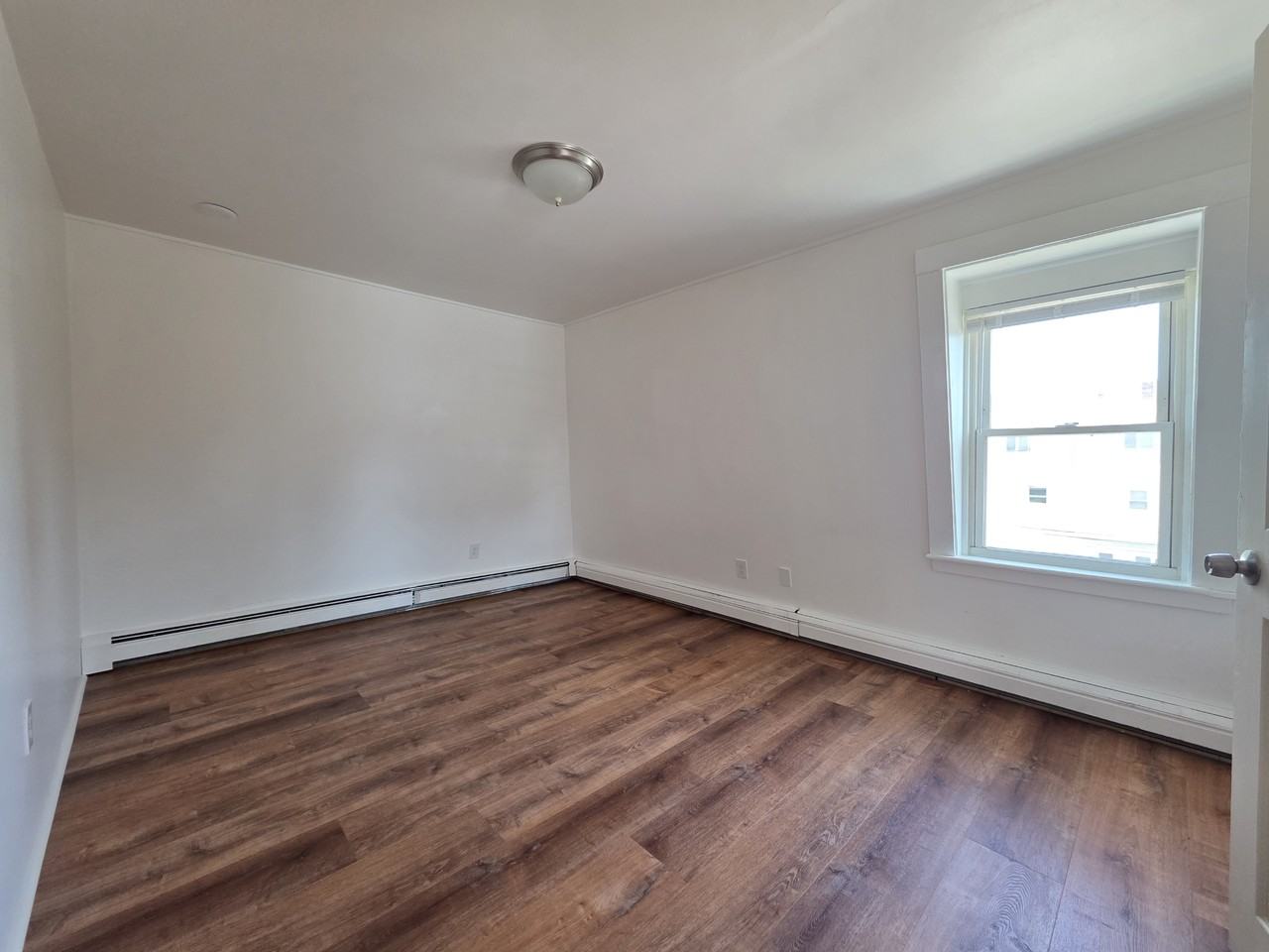 579 Park Ave - Photo 6 of 9