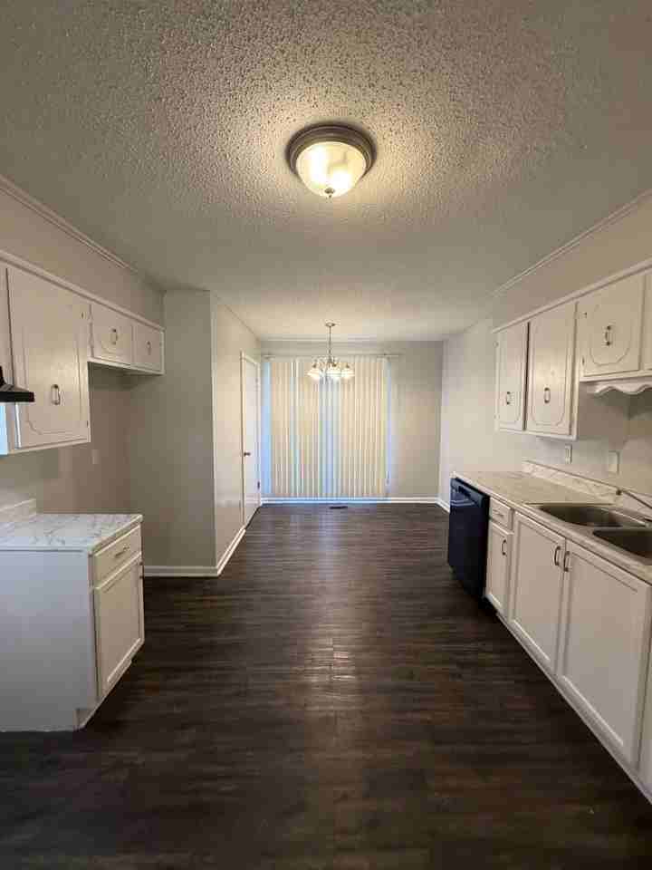 10718 Lionel Dr - Photo 5 of 19