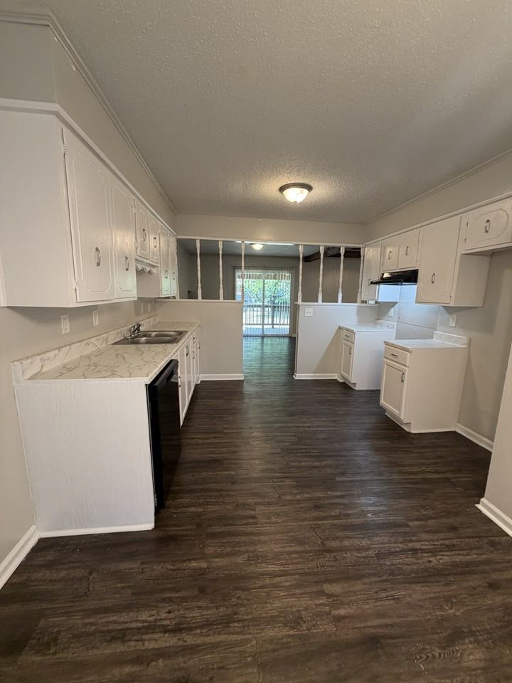 10718 Lionel Dr - Photo 6 of 19