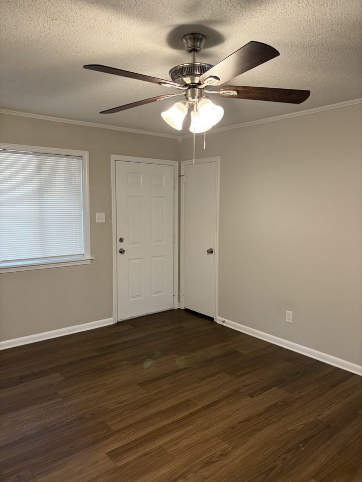 1804 Glenda Dr - Photo 3 of 13